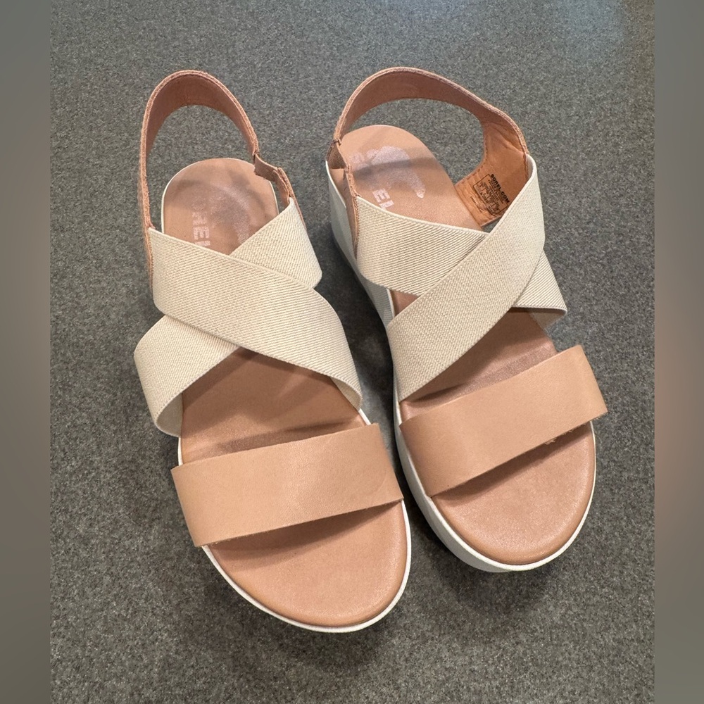 Sorel Women's Beige and Tan Sandals size 8- amazing condition - worn 2x